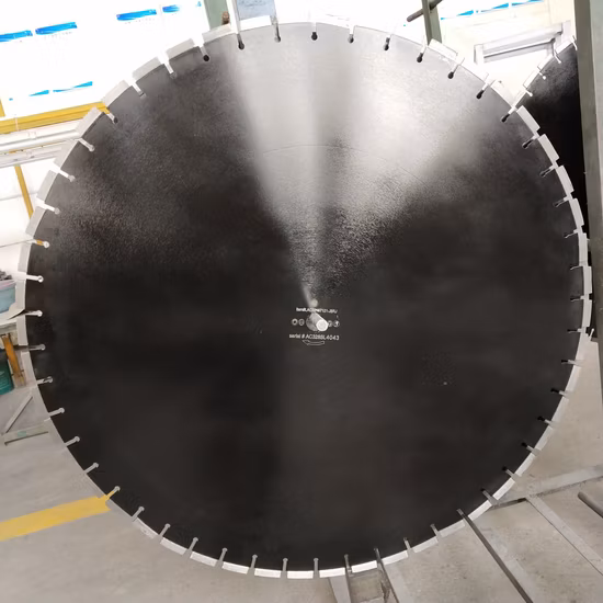 Lâmina de serra para piso de diamante de 800 mm com ranhura em U reta para concreto asfáltico e concreto armado